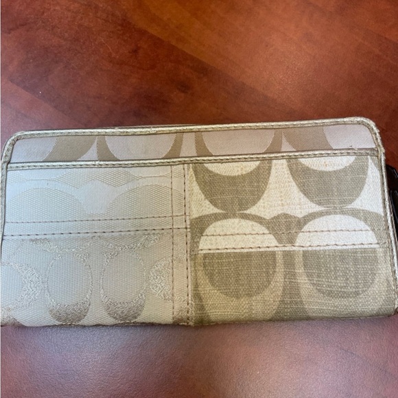 Coach Poppy Wallet - Picture 3 of 11